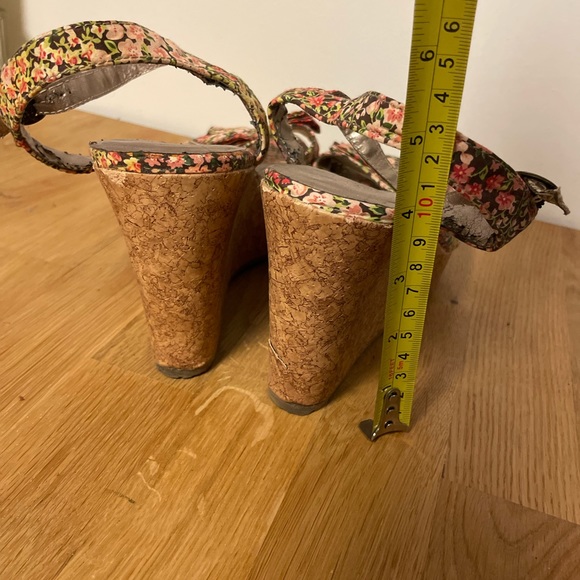 Jellypop Women's Audrie Wedge Sandal - Picture 4 of 5